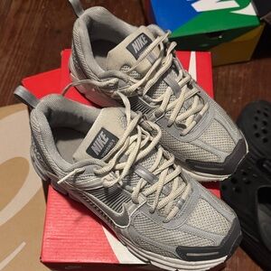 Nike Men's Silver and Gray Sneakers